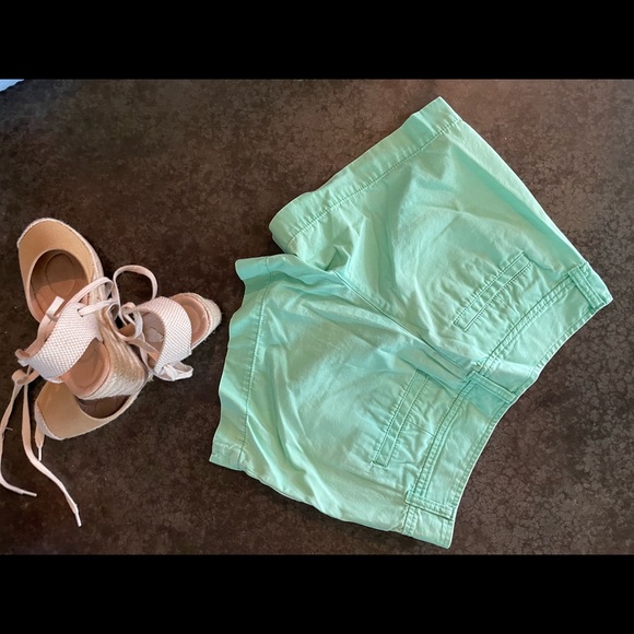 Lilly Pulitzer Callahan Shorts Sz 4 Green - Picture 3 of 4